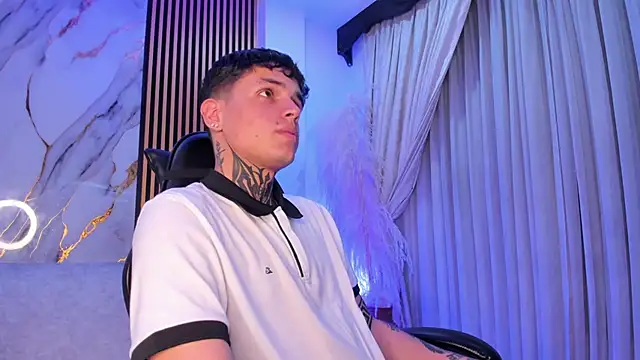 Declan-Fox online show from October 23, 2025, 5:06 am