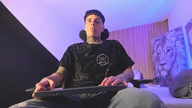 Declan-Fox online show from November 28, 2025, 5:29 am