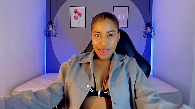 Snapshot of selena_monroy chatting on October 8, 2025, 11:23 am selena monroy online show from October 8, 2025, 11:23 am