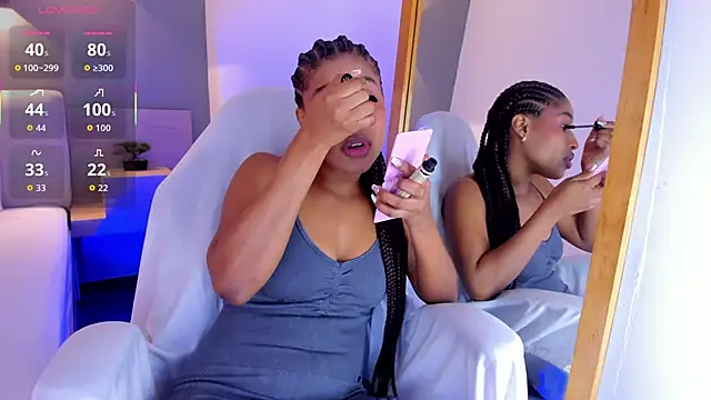 Snapshot of selena_monroy chatting on November 19, 2025, 12:16 pm selena monroy online show from November 19, 2025, 12:16 pm