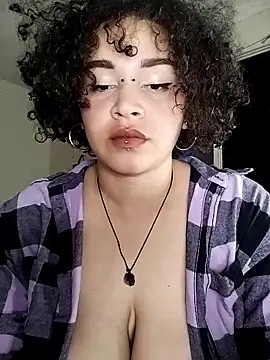 Snapshot of Julie_wallace chatting on November 7, 2025, 9:52 pm Julie wallace online show from November 7, 2025, 9:52 pm