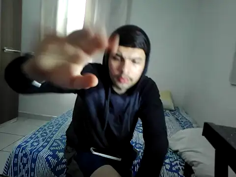 Snapshot of becmz chatting on November 14, 2025, 11:03 am becmz online show from November 14, 2025, 11:03 am