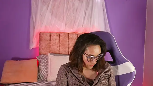 Ava Raye online show from June 1, 2026, 8:19 pm