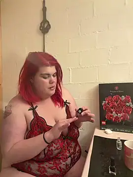 rosebratcat   online show from May 14, 2026, 7:22 pm