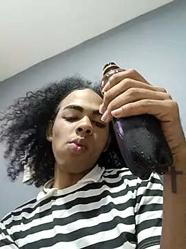 Snapshot of whitneytt chatting on November 12, 2025, 8:18 am whitneytt online show from November 12, 2025, 8:18 am