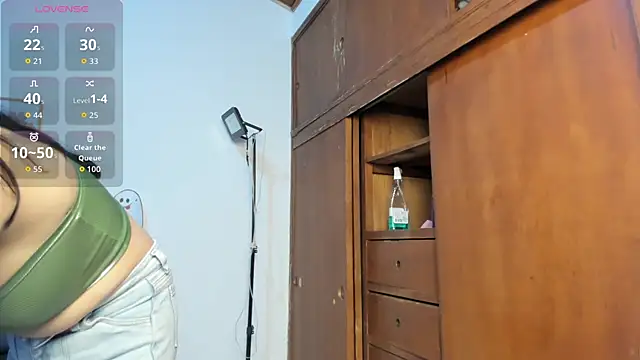 Snapshot of CeletheJones chatting on November 29, 2025, 6:08 pm CeletheJones online show from November 29, 2025, 6:08 pm