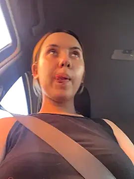 coupleyys online show from November 13, 2025, 9:08 pm