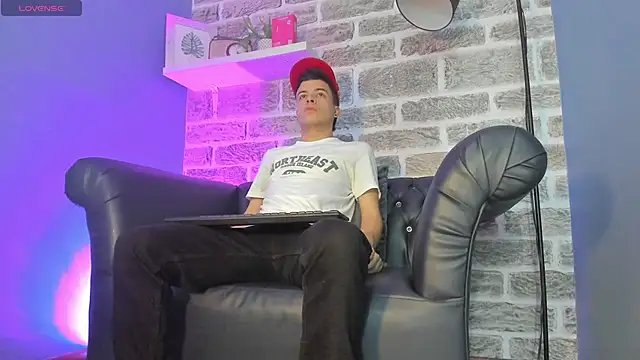 kevinn blue1 online show from December 1, 2025, 9:37 pm