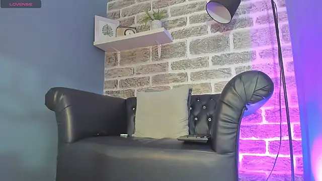 kevinn blue1 online show from December 2, 2025, 9:27 pm