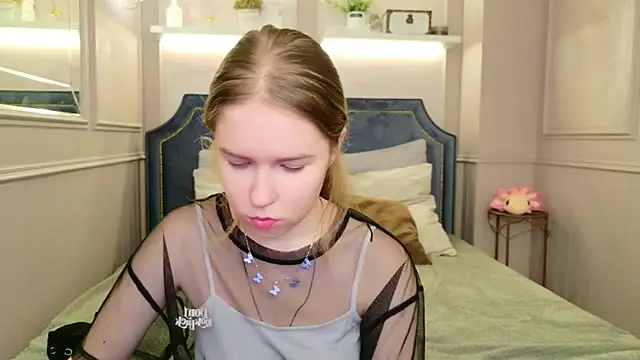 Snapshot of Alida_Brice chatting on November 27, 2025, 5:52 am Alida Brice online show from November 27, 2025, 5:52 am