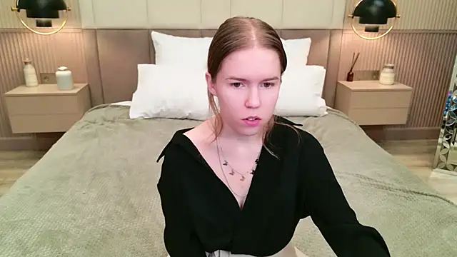 Snapshot of Alida_Brice chatting on November 18, 2025, 5:44 am Alida Brice online show from November 18, 2025, 5:44 am