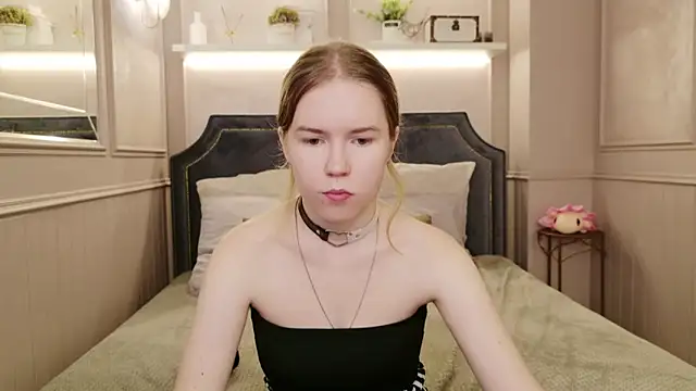 Snapshot of Alida_Brice chatting on November 11, 2025, 5:35 am Alida Brice online show from November 11, 2025, 5:35 am