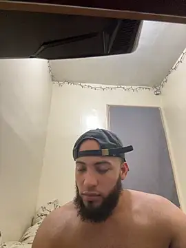 LeoPR00 online show from December 5, 2025, 5:50 am