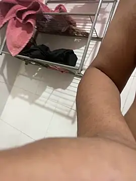 Snapshot of RangingWarranty chatting on December 19, 2025, 3:54 am RangingWarranty online show from December 19, 2025, 3:54 am