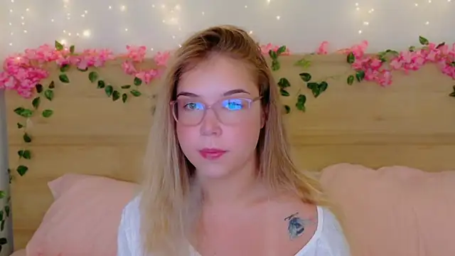 Snapshot of Lilith_Bonheur chatting on November 20, 2025, 10:09 pm Lilith Bonheur online show from November 20, 2025, 10:09 pm