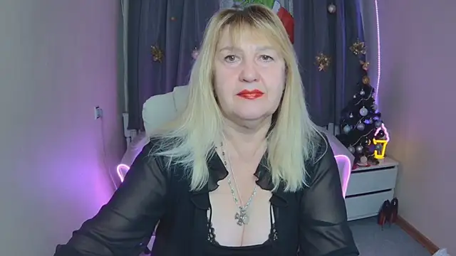 Snapshot of EmmaEllison chatting on December 15, 2025, 7:14 am EmmaEllison online show from December 15, 2025, 7:14 am