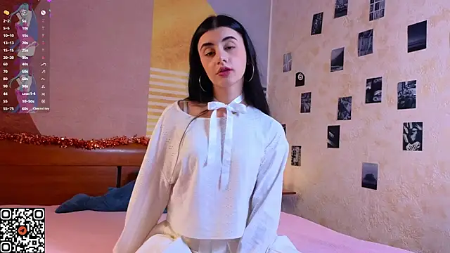 Snapshot of MelanieMooor chatting on December 22, 2025, 4:29 pm MelanieMooor online show from December 22, 2025, 4:29 pm