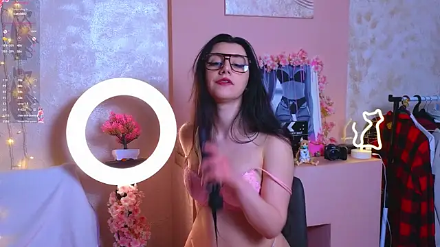 Snapshot of MelanieMooor chatting on February 25, 2026, 4:40 pm MelanieMooor online show from February 25, 2026, 4:40 pm