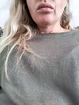 Madamx14 online show from October 15, 2025, 2:14 pm