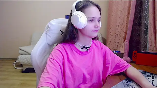 Snapshot of SharybbFace chatting on November 3, 2025, 3:04 pm SharybbFace online show from November 3, 2025, 3:04 pm