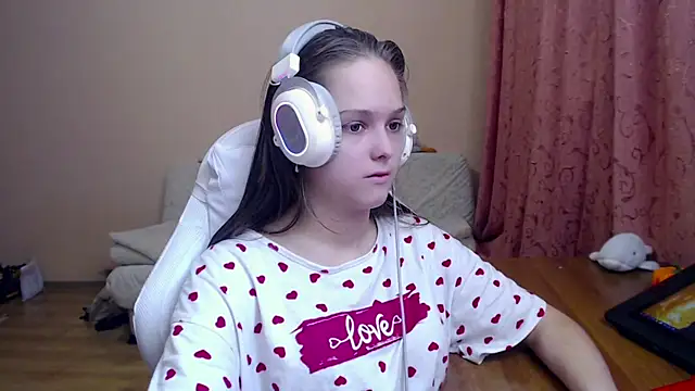 Snapshot of SharybbFace chatting on October 16, 2025, 3:31 pm SharybbFace online show from October 16, 2025, 3:31 pm