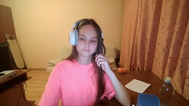 Snapshot of SharybbFace chatting on September 19, 2025, 4:00 pm SharybbFace online show from September 19, 2025, 4:00 pm