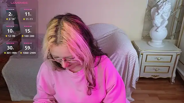 JuicyLullu online show from December 1, 2025, 11:55 am