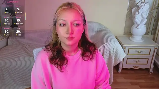 JuicyLullu online show from November 28, 2025, 12:05 pm