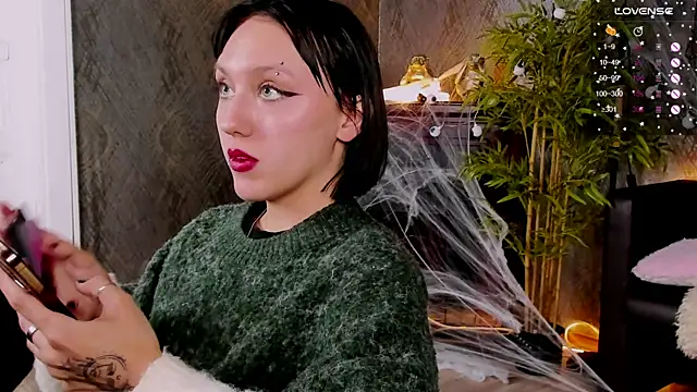 AdeliceLenoir online show from October 19, 2025, 7:05 pm