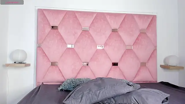 Snapshot of La_Diabla8 chatting on October 22, 2025, 11:31 am La Diabla8 online show from October 22, 2025, 11:31 am