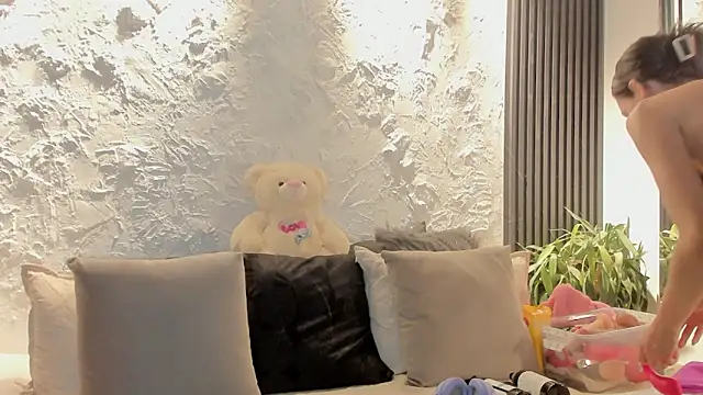 joselin rouse online show from April 14, 2026, 12:54 pm