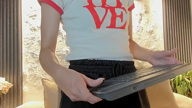 joselin rouse online show from April 2, 2026, 1:07 pm