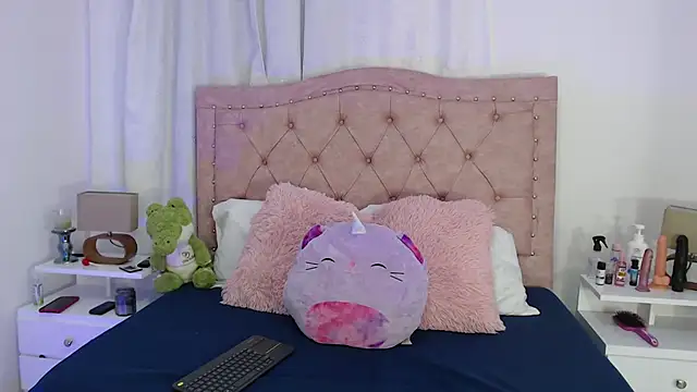 Snapshot of sweet_caandyy chatting on October 28, 2025, 5:18 am sweet caandyy online show from October 28, 2025, 5:18 am