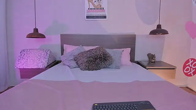 Snapshot of cloehill_ chatting on February 24, 2026, 12:28 pm cloehill online show from February 24, 2026, 12:28 pm