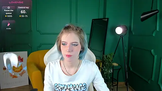 Snapshot of MorgyAsuna_ chatting on October 15, 2025, 1:30 pm MorgyAsuna online show from October 15, 2025, 1:30 pm