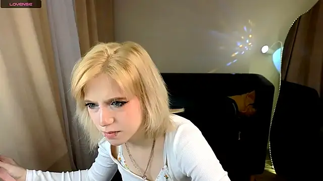 Snapshot of MorgyAsuna_ chatting on December 1, 2025, 10:38 am MorgyAsuna online show from December 1, 2025, 10:38 am