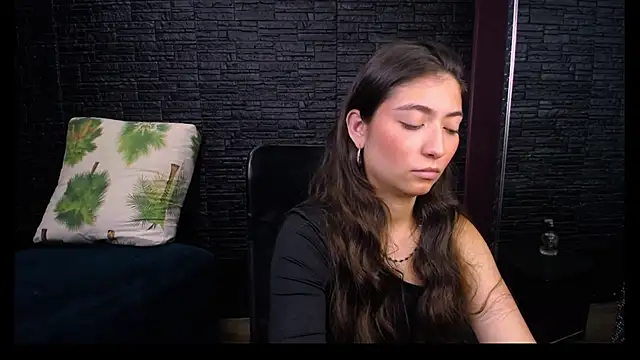Snapshot of Lizzie_Collin chatting on October 21, 2025, 2:05 pm Lizzie Collin online show from October 21, 2025, 2:05 pm