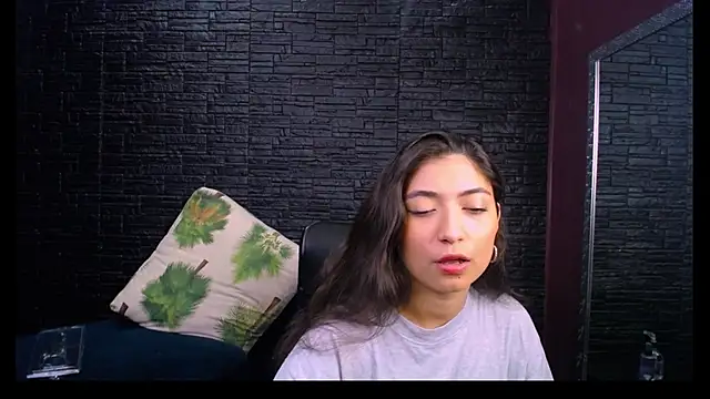 Snapshot of Lizzie_Collin chatting on October 18, 2025, 1:46 pm Lizzie Collin online show from October 18, 2025, 1:46 pm