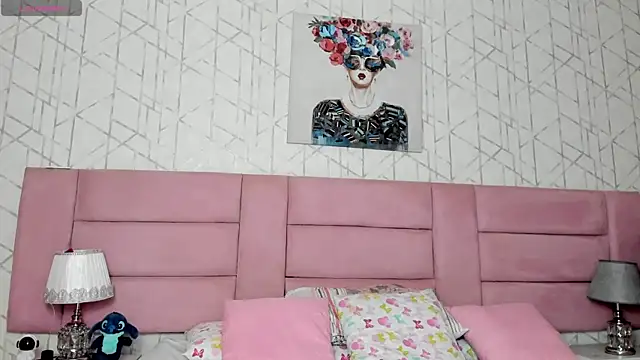 ChloeLaurentt online show from May 20, 2026, 1:19 pm