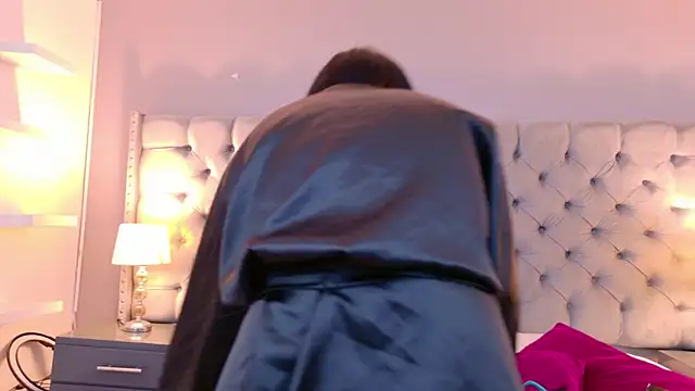 Snapshot of LaylaaDoll chatting on November 18, 2025, 5:38 pm LaylaaDoll online show from November 18, 2025, 5:38 pm