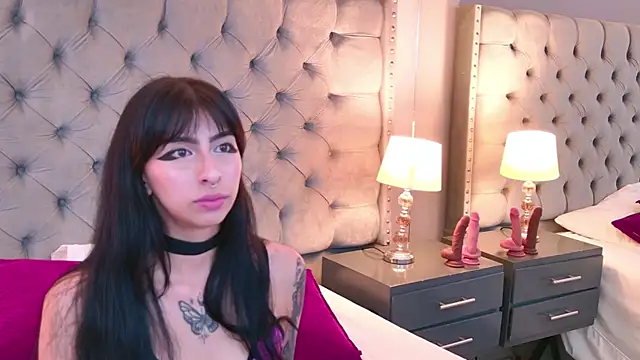 Snapshot of LaylaaDoll chatting on December 17, 2025, 8:25 pm LaylaaDoll online show from December 17, 2025, 8:25 pm