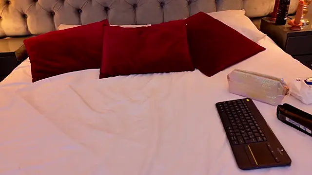 Snapshot of LaylaaDoll chatting on November 24, 2025, 7:14 pm LaylaaDoll online show from November 24, 2025, 7:14 pm