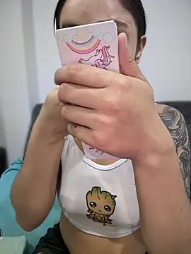 Snapshot of Isabella-Teen chatting on November 19, 2025, 1:27 am Isabella-Teen online show from November 19, 2025, 1:27 am