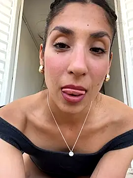 MaddyX   online show from November 25, 2025, 8:09 pm