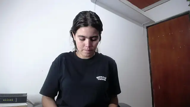 isabel 09 online show from October 22, 2025, 3:17 am