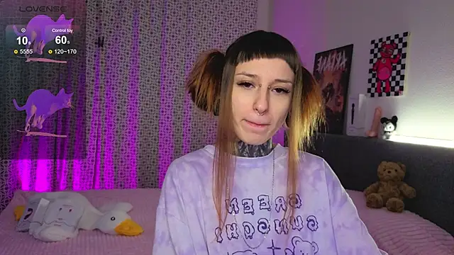 LilithPoison online show from November 6, 2025, 6:01 pm