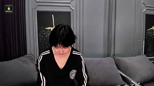 HeejinWang online show from May 6, 2026, 4:27 am