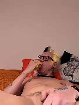 cruiserpup online show from December 1, 2025, 6:53 pm