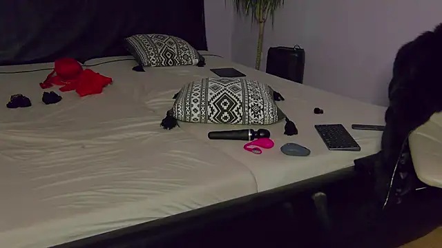 Snapshot of LustfulSin_ chatting on November 3, 2025, 7:28 pm LustfulSin online show from November 3, 2025, 7:28 pm