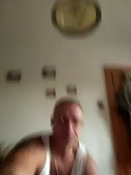 Snapshot of chcem1975 chatting on September 16, 2025, 7:42 am chcem1975 online show from September 16, 2025, 7:42 am